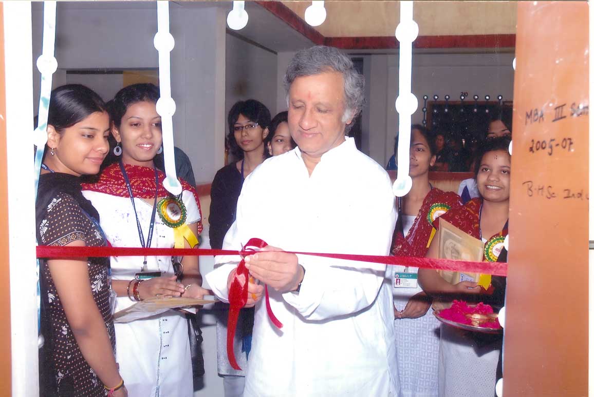 Prof. Siddarth Shastri, Dean,  Inaugarating the Exhibition 'Navotkarsh' (2009) 